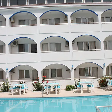 Altinyaz מלון 3*