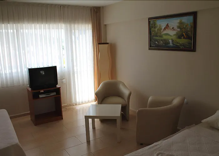 מלון Altinyaz 3*