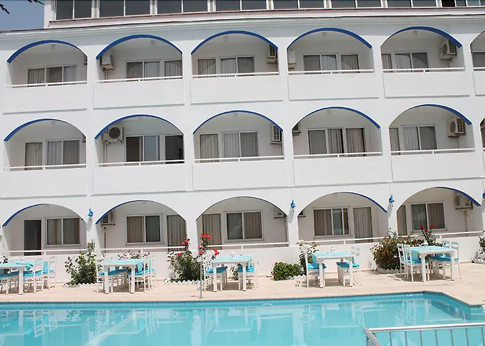 Altinyaz מלון 3*