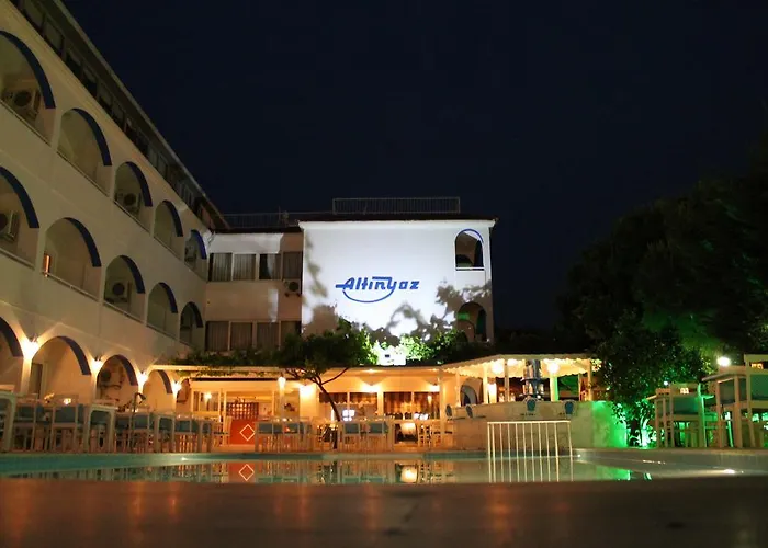 מלון Altinyaz 3*